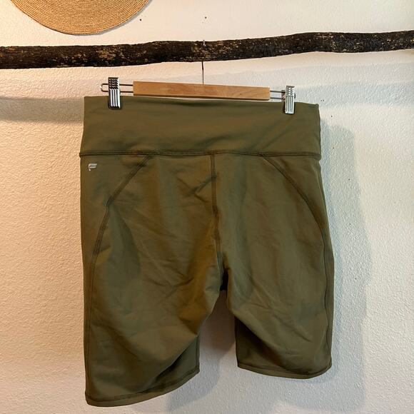 Fabletics Olive Green Powerhold Inseam 8' Mid Rise Biker Shorts Size XL - Picture 8 of 9